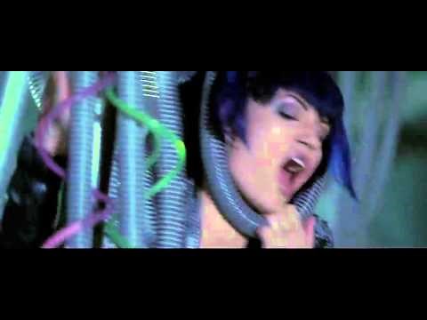 Sarah Wynter, legs grabbed and pulled on ankles (The 6th Day)