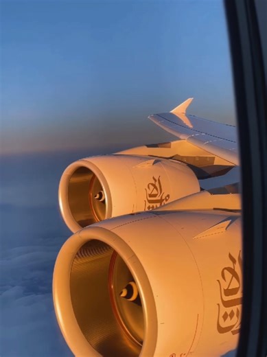 Stunning Aviation Moments: 4K Quality Takeoff and Landing