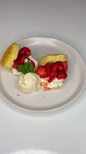 Delicious Strawberry Shortcake Recipe with Biscuits