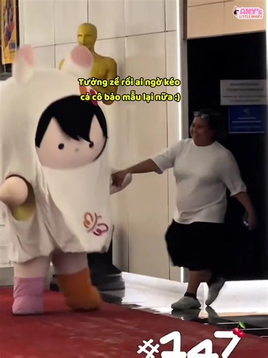 Fan service còn chuyên nghiệp hơn cả 2 mẹ nữa :) #ANY #EmiBonnie #ANY_gmmtv #Anyslittlediary #เอมี่บอนนี่ #fyp #gmmtv #foryourpage #doll #mascot #j4f #vlog #funnyvideos #emiamily #beonnnie #viralvideo #emithasorn #bonniepattraphus