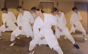 超前的cha! RIIZE Boomboombass挑战.浴袍ver