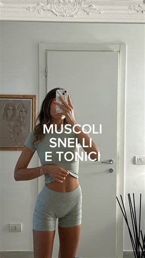 Benny Brandi 💌 personal trainer e psicologa on Instagram: "muscoli lunghi, snelli e tonici vs muscoli grossi nel quasi 2026.. eccoci qua ame ci tocca parlarne ☺️ spero vi sia utile il video e penso proprio che farò una serie per vari miti del fitness come questo 🤍 baci, Benny 🧚🏼 . . . . #fitnessitalia #fitnessfemminile #tonificare"