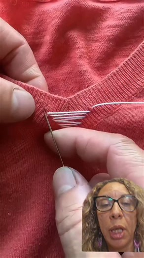 Luna la cartomante on Instagram: "Come stringere una maglietta 🚨 🚨 #tutorial #cucire #tipsdicucito #relationship #romanticlove"