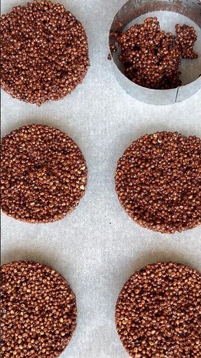 3 Ingredient Snack | Peanut butter Chocolate and puffed quinoa