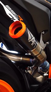KTM Duke 890/790 with our twin exit slip-on exhaust system Cr. austinracingexhausts | Austin Racing Thailand Center