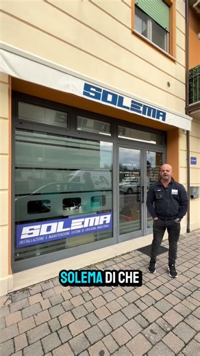 🎬 Solema risponde 👉 Di che cosa si occupa Solema? Nel nuovo episodio, Alessio Genovali - il boss delle porte - ti racconta cosa facciamo ogni giorno: 🚪 porte e portoni 🔧 installazioni ⚙️ manutenzioni e assistenza Un solo obiettivo: offrire soluzioni sicure, funzionali e pensate per durare nel tempo. 📽️ Guarda il video e scopri cosa c’è dietro il mondo Solema. #solemasrlmassarosa #chiusureindustriali #industrialdoor #automazioneindustriale | Solema Srl Installazione e manutenzione sistemi di