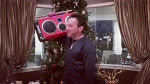 63K views · 4.2K reactions | Great Christmas present… Old schools coming back baby... no lie best sound ever ... I had to do the Power Ranger Song for the gram haha thanks @bumpboxx legit #bumpboxx #oldschool #fullcircle #boombox thanks to @jennarfrank for working that camera ... Would you turn back time with @bumpboxx ? | JASON DAVID FRANK - Official Fan Page | Facebook