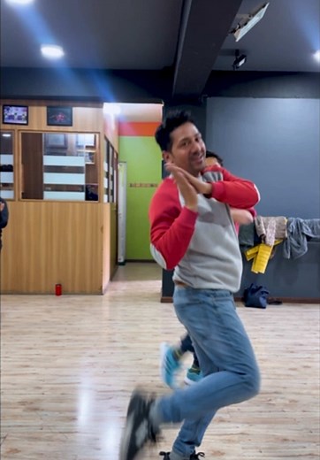 Simple Dance Steps for Bollywood Beginners