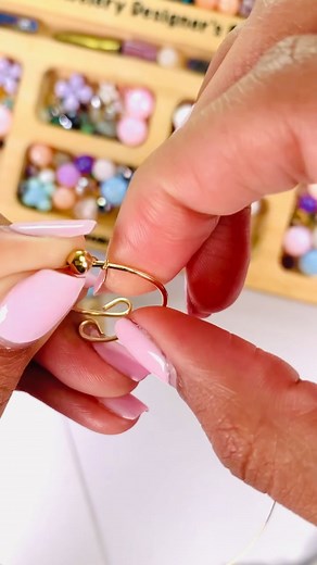 Make a ring with us 💍💞 #beadedring #diyrings #seedbeads #rings #wirerings #wirewrappedjewelry #wirejewelry #seedbeadjewelry #wirewrap #wirework