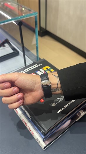 Statement color, everyday wearability. The TAG Heuer Carrera Chronograph features a smokey purple sunray dial and black subdials for a look that feels confident and versatile. Is this your kind of watch?