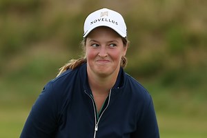 Twice rejected on a rules call, Lottie Woad makes triple bogey and is still contending in Women's British Open