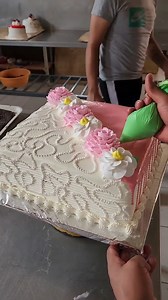 3.4M views · 4K reactions | tutorial to decorate a square cake #tutorialscake #ideascake | El mundo de la pasteleria | Facebook