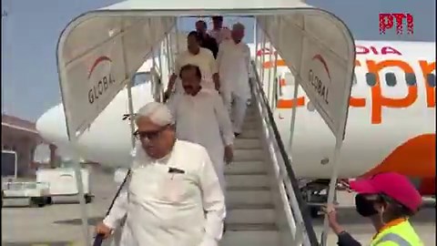 VIDEO | Uttar Pradesh: Karnataka Congress MLAs visit Ayodhya after high command meeting in Delhi. A delegation of senior Karnataka Congress MLAs travelled to New Delhi on Sunday to lobby the party high command for a cabinet reshuffle and opportunities for fresh faces in the ministry. First-time MLAs also renewed their demand for representation.(Full video available on PTI Videos -