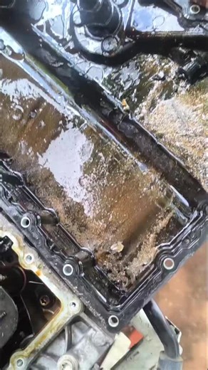 update on the Golf 7 Gti engine after stripping, rodbearings 3 and 4 totally gone but everything else is ok so the engine is repairable😊😊