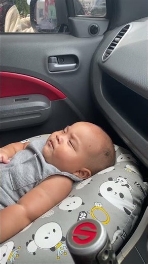 Bayi lucu lagi tidur tiba tiba kaget #baby #bayilucu #kaget