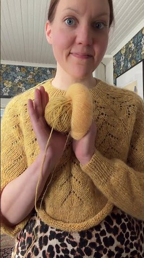 Vuokko-paita 🌸❤️ Ohje on saatavilla Kässäpuodin verkkokaupasta kesäkuun alussa 🥰
