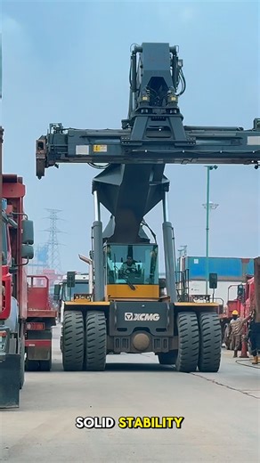 This 60-Ton Reach Stacker Moves Like a Beast #shorts #reachstacker #heavyequipment