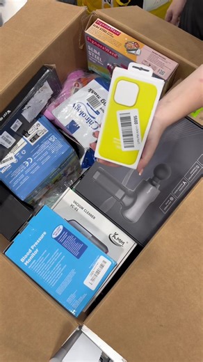 Unboxing a random mystery box... 👀 I had no idea what was inside and the surprise did NOT disappoint 🎁🔥 You never know what you're gonna get — and that’s the best part 😍 Shop Usamysterybox.com #MysteryBoxUnboxing #UnboxTheSurprise #RandomMysteryBox #MysteryBoxAddict #UnboxingFun