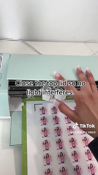 Cricut hack that i learned💁🏻‍♀️ #cricutasmr #cricuthacks #printandcutstickers #customstickers #crafting #papercraft #businessowner #businessstickers