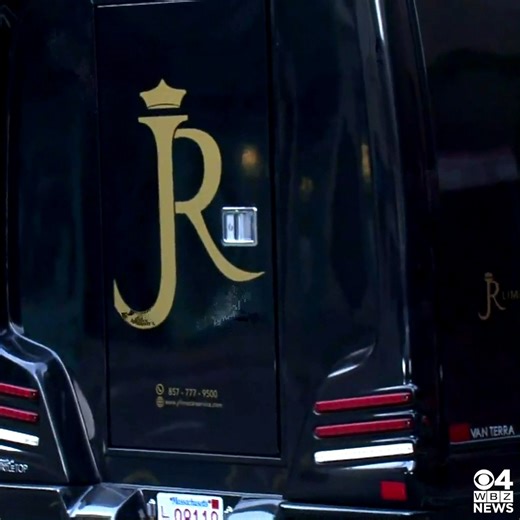 NEW VIDEO - Chris Rock arrives to the Wilbur in Boston ahead of his show. WBZ is live outside the theater tonight, stream live coverage here: https://cbsloc.al/3tUnU5q | WBZ / CBS News Boston