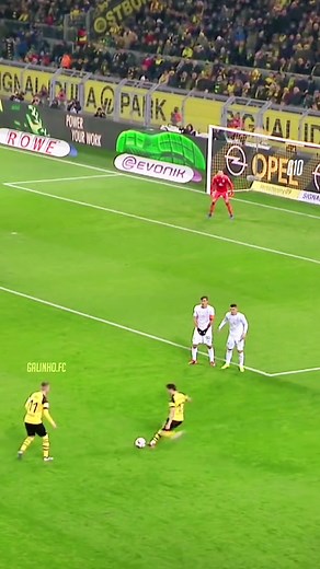 Top 10 200 IQ Moments in Football