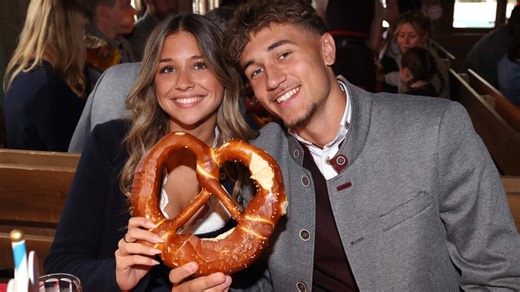 Bayern-Star Tom Bischof posiert verliebt mit Tochter von Fußballlegende