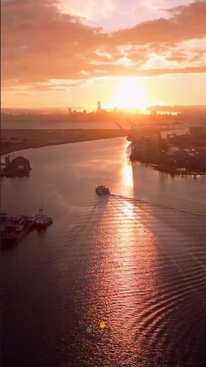 🌆 Synthwave Sunset Over the City