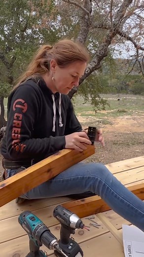 Have you ever had to install railing? Check out how simple @titanbuildingproducts has made it. I not only love the black coloring with this @real.cedar but I really love that I won’t ever have to refinish the balisters since they are metal. Link in my bio if you want to check the Titan system out. | Wilker Do's