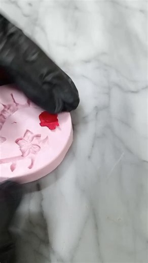 la maison sucrée on Instagram‎: "#كعيكعات_جزائرية #كعيكعات_جزائرية_تقليدية #كعيكعات #حلوياتتقليديةجزائرية #حلويات #حلويات_الأفراح #مطبخ #مطبخي #سطيف_العالي_آ_خالي👌🙈🖤_ #سطيف1006 #سطيف_ #gateau #gateaux_algérien #gateau_sur_commande #gateaupersonnalisé #gateaux_algérien #cuisine #setif #capcut❤️ #tiktok #instagram"‎