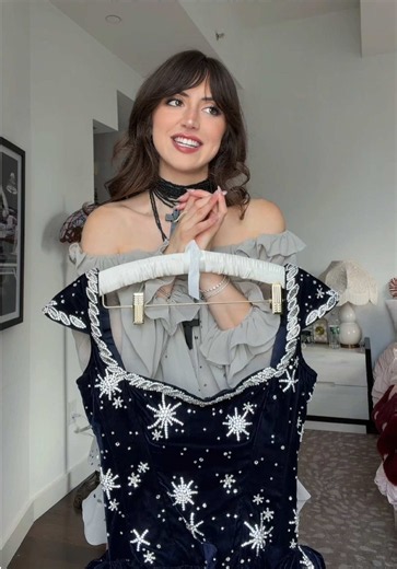 Annie's Ibiza Dress Red Carpet Look — Emmys 2024 Dress Inspo