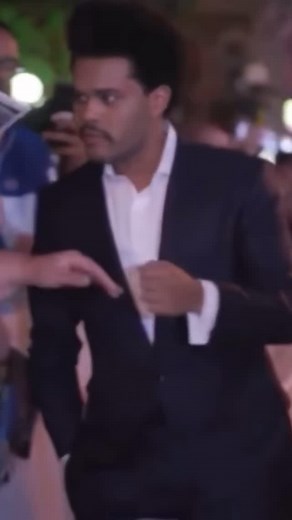 The Weeknd empezó subiendo canciones anónimas desde su cuarto… Hoy llena estadios en todo el mundo. 🌍✨ Del silencio al estrellato. ⭐ #TheWeeknd | Mérida Weekend