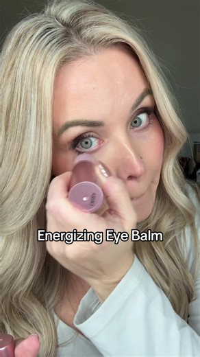 @TULA skincare ‘Spresso Eneegizing Eye Balm was a product that completely surprised me!! Somehow it can be put on over makeup to brighten, smooth, and cool my tired eyes without disturbing my makeup! My makeup actually looked better after applying! #tiredeyes #makeuphacks #makeuptip #glowymakeup