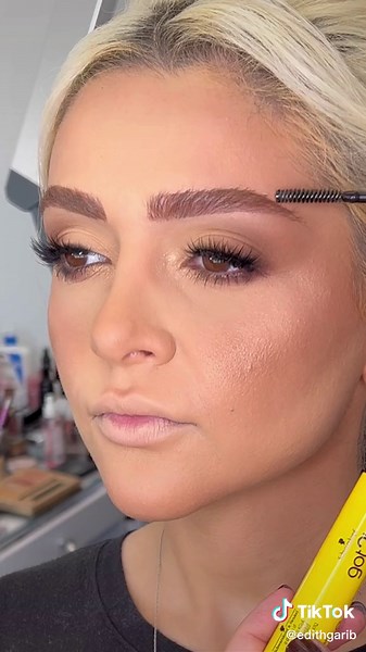 First time using @got2b Glued Eyebrow Gel! #makeup #got2b #makeupartist #makeuphacks #makeuptutorial