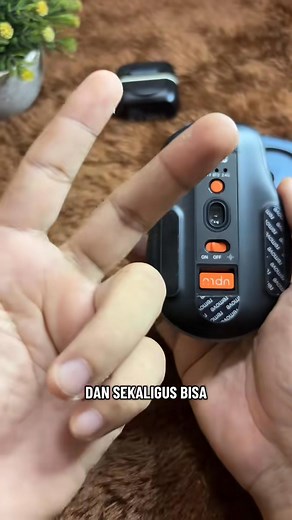 Enak banget pakai mouse yang kliknya senyap, apalagi kalau dipakai di kelas atau ruang guru. Mouse Uplu ini bisa Bluetooth, bisa dongle, dan DPI-nya bisa disesuaikan. Yang bikin hemat, dia bisa di-charge, jadi nggak pusing gonta-ganti baterai. Dipakai kerja lama juga tetap nyaman.” 🛒 Cek kantong belanja sebelum kehabisan. #MouseUplu #SilentClick #AksesorisNgajar | Suhardy Amir