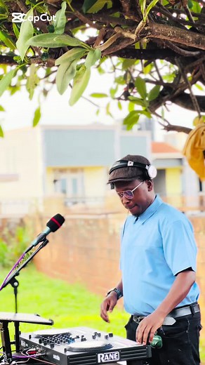 Nostalgic Slow Jams: Oldies from the 70s, 80s, and 90s