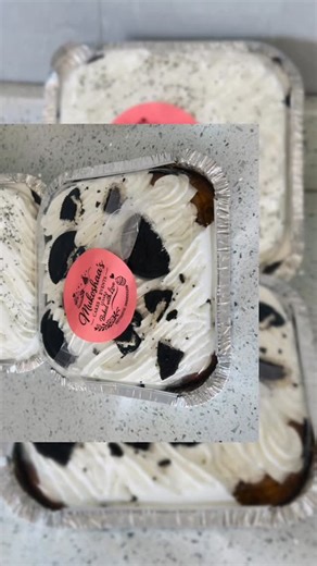 We are excited to introduce our Lunch Box Cakes 🍰 Pre-orders are now open! Flavours available: 🍋 Lemon & Poppy Seed 🍪 Cookies & Cream 💰 Price: K85 each 📲 For orders, WhatsApp: 0977305110 Perfectly sized for one person ❤️ 📍 Location: Chalala 😊 | Mukoshaa's Cakes and Events