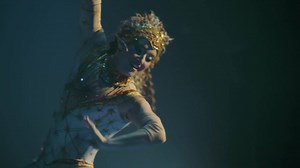 🎵 There is a love in me raging #Alegria! A joyous ____❓____ feeling. 🎶 A word is missing, can you tell which one? - Il manque un mot à la chanson, pouvez-vous deviner lequel? 🤔 | Alegria by Cirque du Soleil