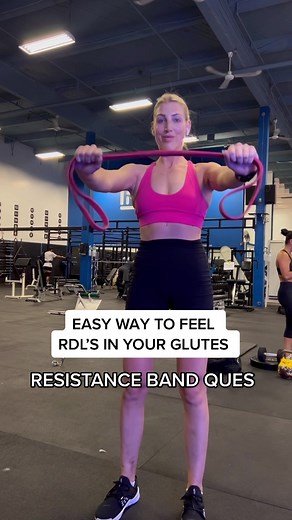 New to RDL’s? Don’t feel it in your glutes? Try this resistance band trick! #romaniandeadlift #romaniandeadliftform #formtipsforbeginners #workouttipsforbeginners #rdlsform #glutegrowthtips #resistancebandglutes #trainertips #fyp #fitnesstips #fitness #fittok