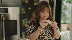 329K views · 4.5K reactions | The secret to Valerie Bertinelli's 5-star lemon bars is a special ingredient that gives them an extra-flavorful and crispy shortbread crust!  #KidsBakingChampionship is all-new Monday at 8|7c. Stream it the same day on discovery+. #discoveryplus Save the recipe: https://foodtv.com/3Clyrdz | Food Network | Facebook
