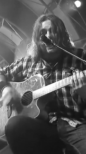 grunge? on Instagram: "Seether - The Gift (Live Acoustic) "I'm so afraid of the gift you give me I don't belong here and I'm not well I'm so ashamed of the lie I'm living Right on the wrong side of it all..." #grunge #postgrunge #smellslikegrunge #90s #90sgrunge #music #musica #singer #bass #drums #nirvana #pearljam #foofighters #davegrohl #kurtcobain #laynestaley #aliceinchains #soundgarden #chriscornell #eddievedder #live #shaunmorgan #seether #acoustic #unplugged"