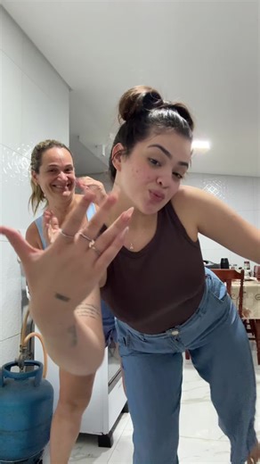 Vídeo de carlaqueiroz (@carlaqueiroz) relacionado a miguel and carla