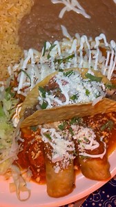 Had an amazing meal at @elpotromexicangrill in Methuen! 🌮✨ We tried a tamale, their creamy queso, fresh guac, sizzling fajitas, a platter with a little bit of everything & ended it with their churros. It was insanely delicious and tasted so authentic, felt like I was dining in Mexico 🇲🇽🔥 We also got to hear the history and story behind the restaurant, how they cook their meals, and even where their beautiful furniture comes from. Highly recommend, you can also check out their locations in So