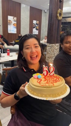 'SANA MAMAT*Y LAHAT NG KURAKOT SA PILIPINAS' Award-winning journalist Kara David, celebrated her 52nd birthday with a late dinner on Monday, Sept. 15. When asked to make a birthday wish, Kara kept it short, sweet, and timely: "Sana, mamat*y lahat ng kurakot sa Pilipinas!" #IMTNEWS 📷 Kara David/FB | Iloilo Metropolitan Times
