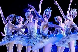 ❤️✨ Thank you to everyone who joined us for Cinderella at Birmingham Repertory Theatre over the weekend. We look forward to welcoming more of you during this week before we close on Saturday. Some dates still have tickets available, so don't miss out! 🎟️ Book here https://fal.cn/3ghA9 *Best availability is on Wed 23, Fri 25 and Sat 26 evening | Birmingham Royal Ballet