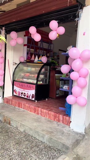 हाम्रो आफ्नै production मा तयार गरिएको Fresh Cake तथा विभिन्न Gift Items हरू उपलब्ध छन् । त्यसैगरी breakfast का लागि स्वादिलो मःमः, Sausage, Coffee, Edible Cup Tea, Green Tea र Belchanda Tea पनि पाइन्छ । एकपटक अवश्य आउनुहोस् र हाम्रो स्वाद परीक्षण गरिदिनुहोस् है । तपाईंहरूको साथ र माया नै हाम्रो प्रेरणा हो । 🙏🍰☕