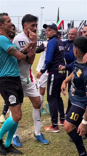 ¡SE PICÓ! En un partido de mucha garra, no se regala nada y se mete y se juega en la Liga Regional del Sud #patadas #ascenso #regional #futbolargentino #hinchadasargentinas