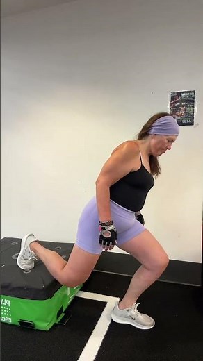 Romanian split squat #quads #legday #strongwomen #gymgirl