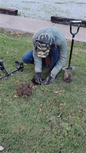 We found an old US military button while metal detecting. #usmilitary #indian #buttons #metaldetecting | Dennis Long