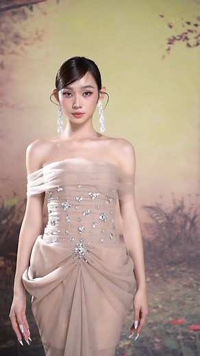 309 reactions · 14 comments | Creating the most beautiful lines of the body, 푮풊풏풂 푫풓풆풔풔 is like a magician when he can turn every figure into perfection. | Joséphine | Facebook