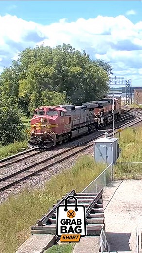 90K views · 1.3K reactions | On 8/26/25, BNSF Railway’s Del Monte Food local train derailed at Rochelle, Illinois. #Trains #Locomotives #Derailment #RochelleIllinois | Virtual Railfan | Facebook